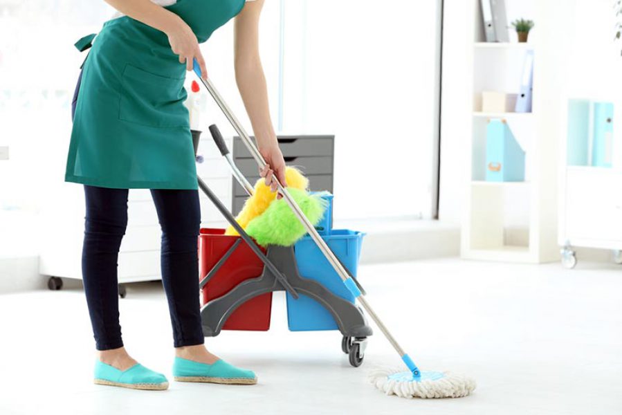 کارگر نظافت منزل